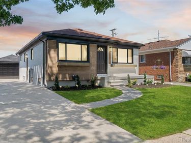 22821 Harmon Street, St. Clair Shores, MI 48080
