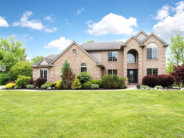 58721 Carriage Lane, Lyon Twp, MI 48178