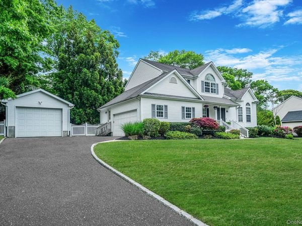 24 4th Avenue , Rocky Point, NY 11778