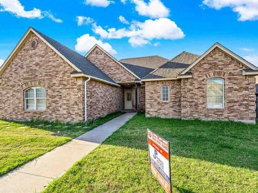 8113 SW Cherokee Ave, Lawton, OK 73505