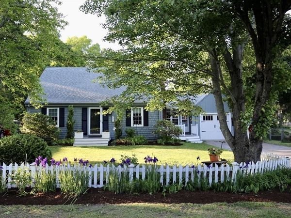 86 Taunton St, Lakeville, MA 02347