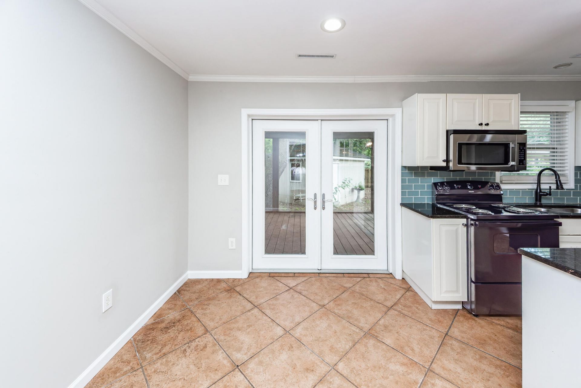 838 Fred Street Photo 7