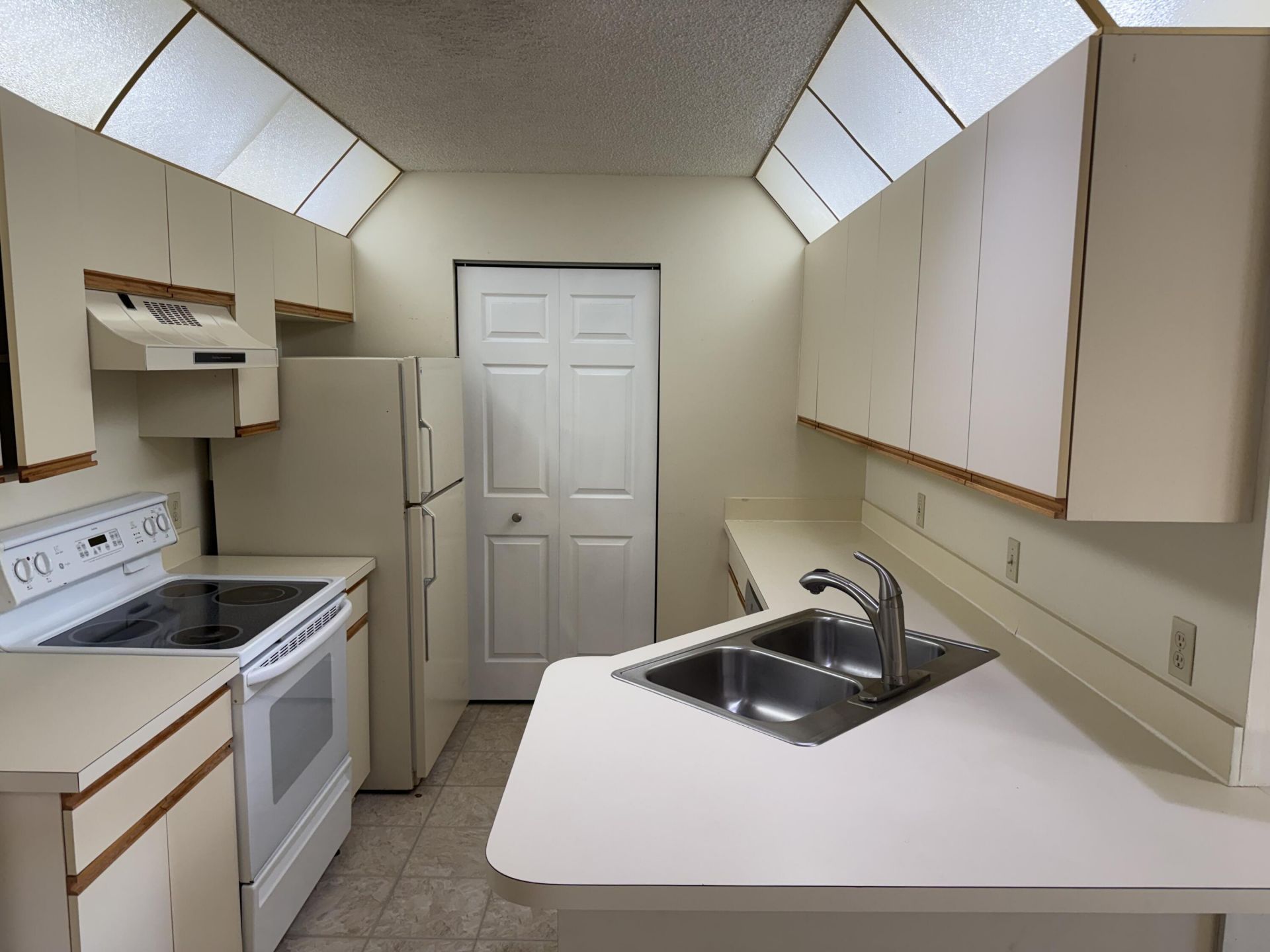 8228 SE Croft Circle, Unit J-8, Hobe Sound, FL 33455 Photo