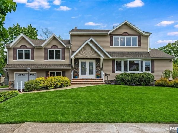 670 Swathmore Lane, PARAMUS, NJ 07652