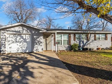 1001 Altamont Drive, Fort Worth, TX 76106