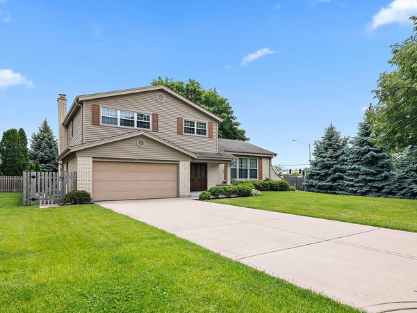 1409 E Rosehill Drive , Arlington Heights, IL 60004
