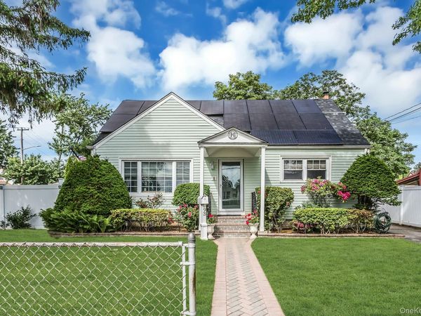 93 Gilroy Avenue , Uniondale, NY 11553