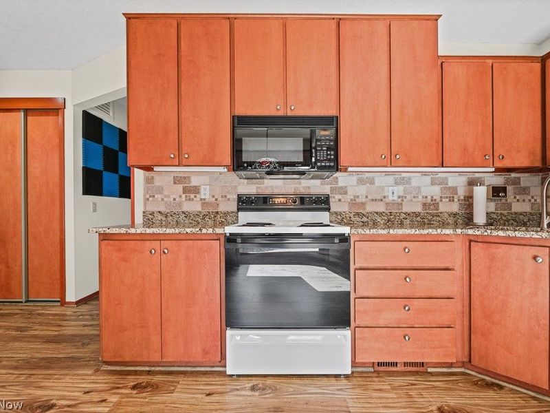 13063 Olympus Way , Strongsville, OH 44149 Photo 12