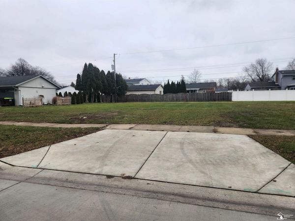 1306 John L Drive, Monroe, MI 48162