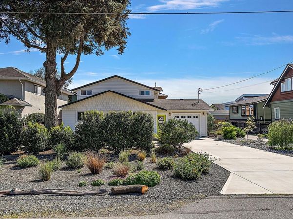 2485 Orchard Ave , Sidney, BC V8L 1V4