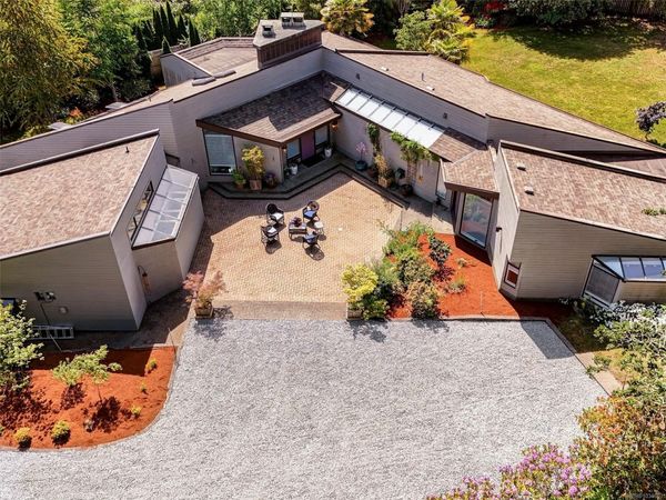 596 Towner Rd , North Saanich, BC V8L 5L8