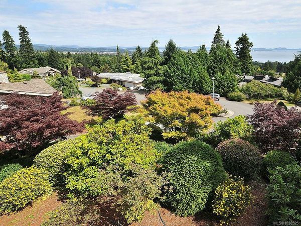 8930 Tumbo Pl, North Saanich, BC V8L 4L4