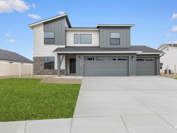 5275 E Phelps Lake Dr, Nampa, ID 83687