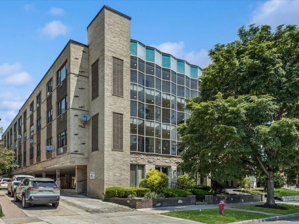 938 North Boulevard , Unit 201, Oak Park, IL 60301