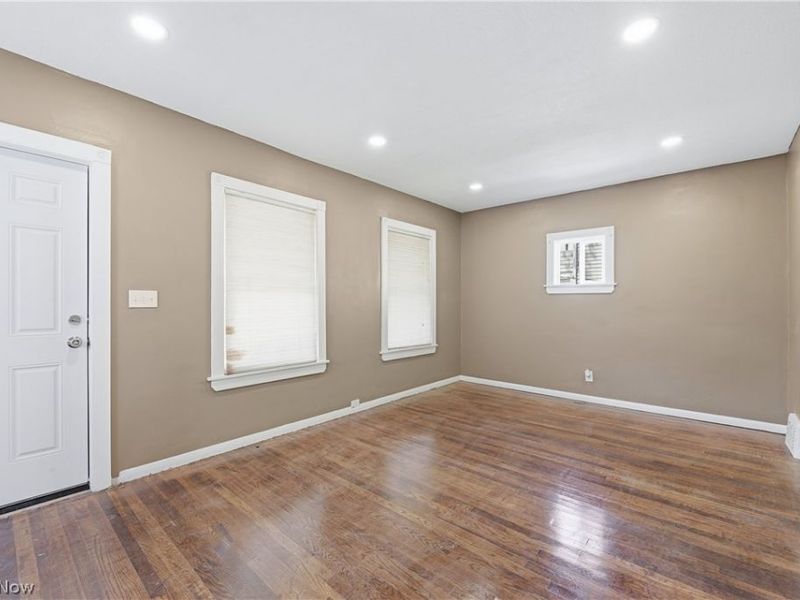 8005 Vineyard Avenue, Cleveland, OH 44105 Photo 14