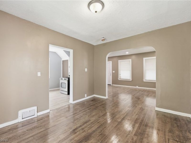 8005 Vineyard Avenue, Cleveland, OH 44105 Photo 20