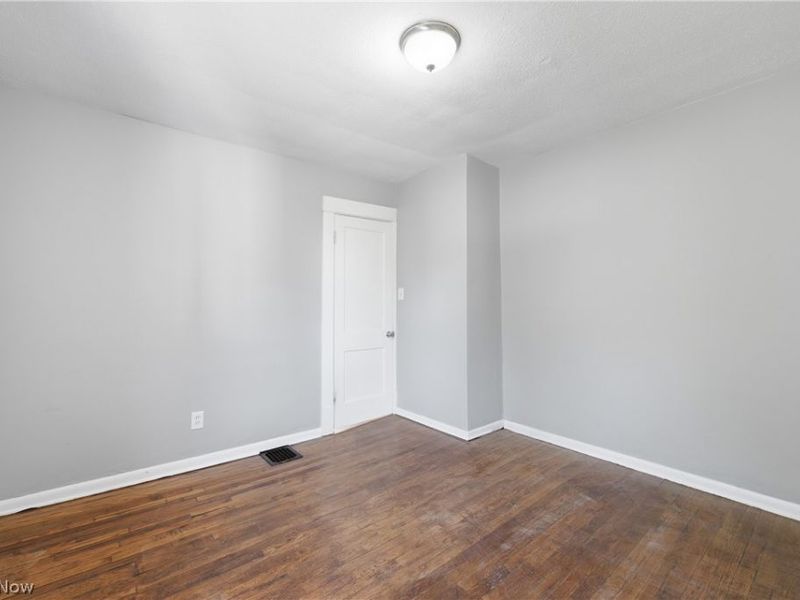 8005 Vineyard Avenue, Cleveland, OH 44105 Photo 28