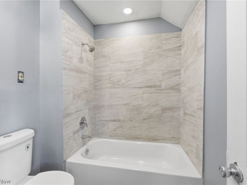 8005 Vineyard Avenue, Cleveland, OH 44105 Photo 29