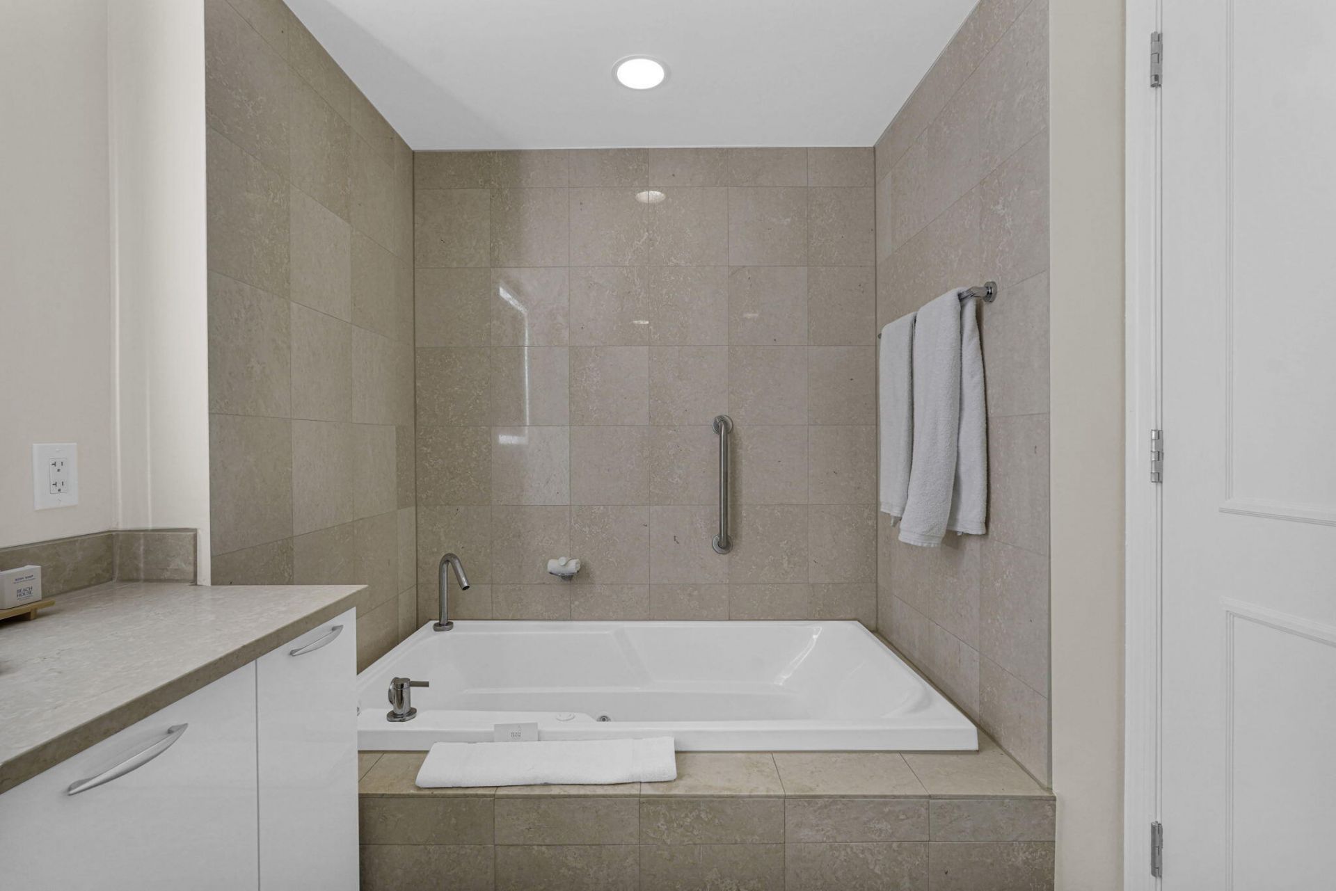 505 N Fort Lauderdale Beach Boulevard, Unit 1403, Fort Lauderdale, FL 33304 Photo