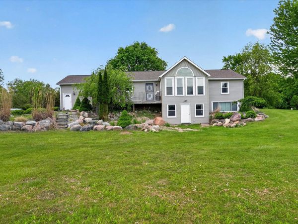 5569 S Corey Road, Perry, MI 48872