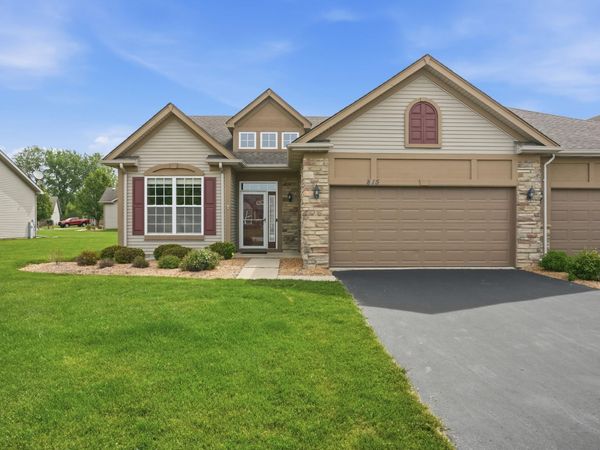 815 Charlevoix Way, Schererville, IN 46375