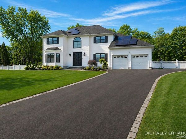20 Chateau Drive, Manorville, NY 11949