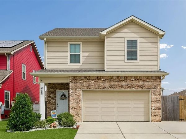 2329 E VILLAGE Court , Gretna, LA 70056