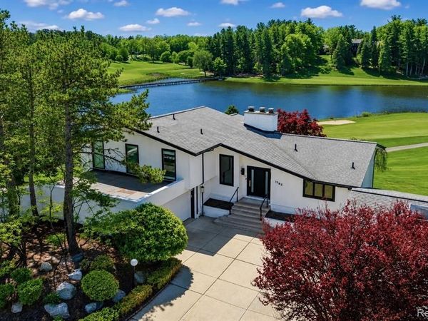 1762 Saint Johns Court , Bloomfield Hills, MI 48302