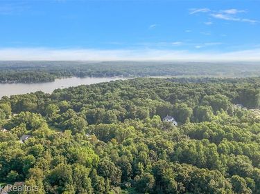 11894 Scenic Valley , Springfield Twp, MI 48350