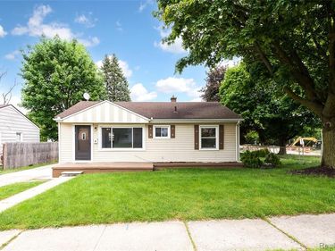 449 Burton Court , Ypsilanti, MI 48197