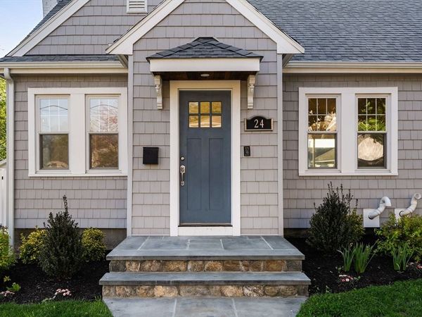 24 Bloomfield St, Quincy, MA 02171