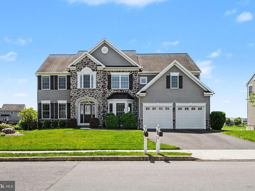 289 Sweetwater Drive, Palmyra, PA 17078 Main Photo