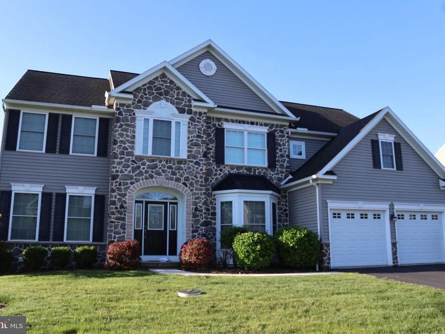 289 Sweetwater Drive, Palmyra, PA 17078 Main Photo