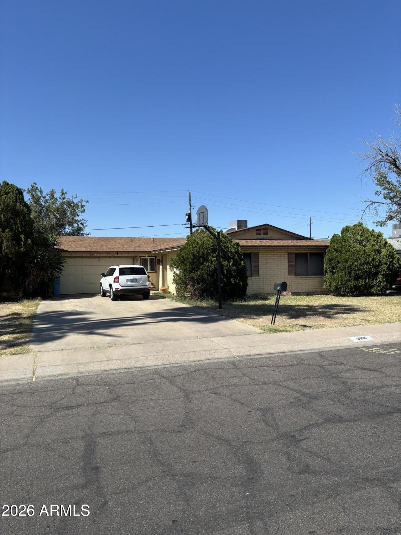 3918 W Kaler Drive, Phoenix, AZ 85051 Main Photo