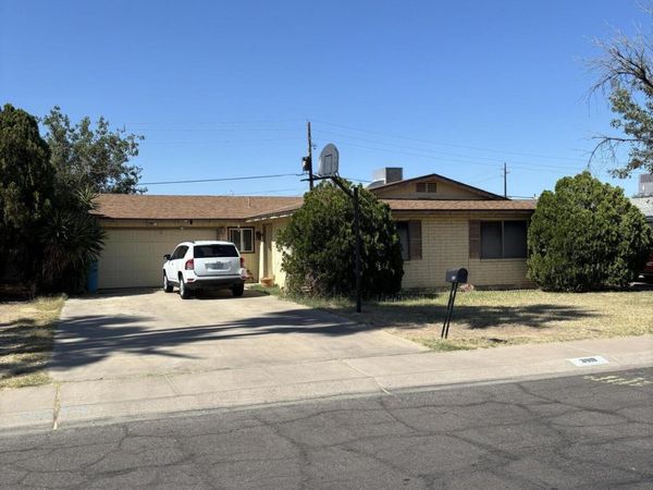 3918 W KALER Drive, Phoenix, AZ 85051