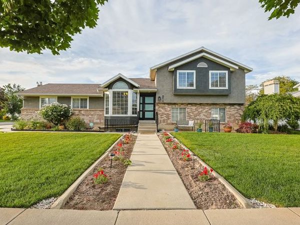 128 W CLAY PARK DR S, Murray, UT 84107
