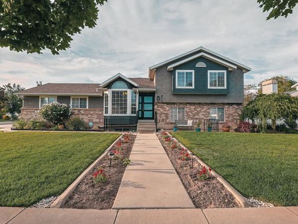 128 W CLAY PARK DR S, Murray, UT 84107
