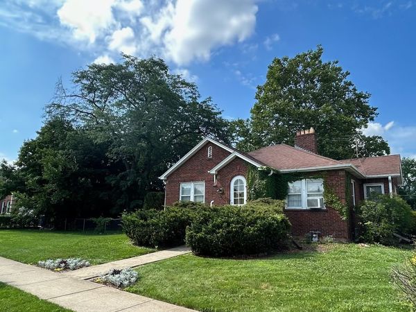 994 Greenview Avenue , Des Plaines, IL 60016