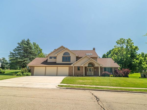 3663 Seville Drive, Dubuque, IA 52002