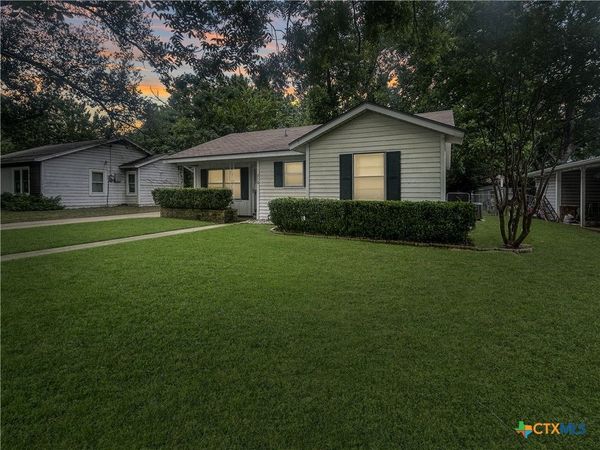 710 E 14th Street , Cameron, TX 76520