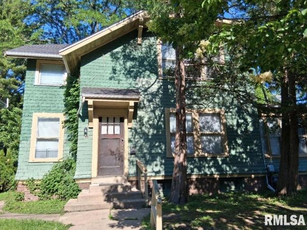 810 N DOUGLAS Street, Peoria, IL 61606
