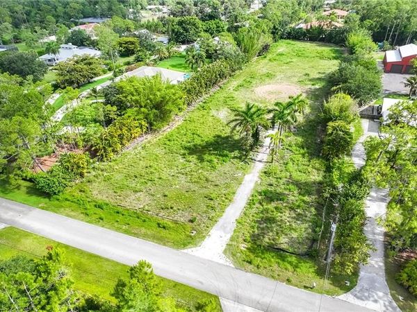 5823 Spanish Oaks LN, NAPLES, FL 34119