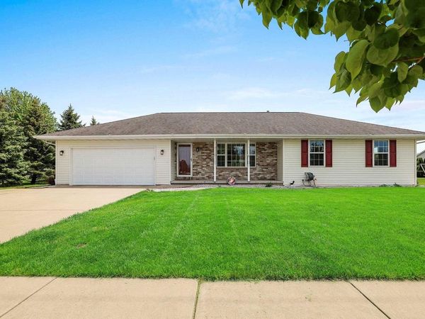 2311 LAWRENCE DRIVE, De Pere, WI 54115
