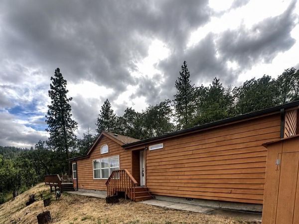 479 Wagon Trail Drive, Jacksonville, OR 97530