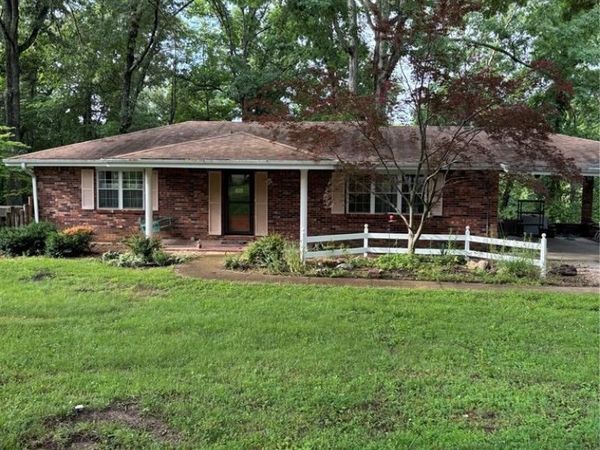 1106 White Oak Drive , Poplar Bluff, MO 63901