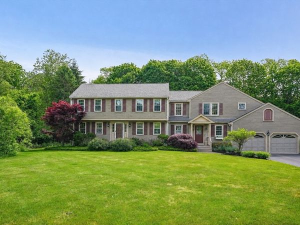 2 Berkley Cir, Hingham, MA 02043