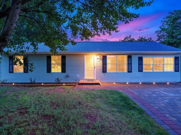 813 Orlando CT , Roanoke, VA 24019