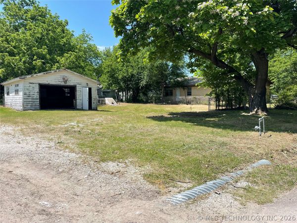 325 N Bluff Street , Ada, OK 74820