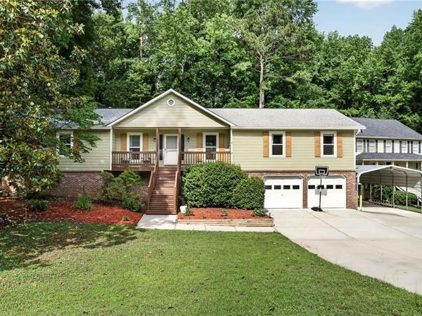1526 Hickory Drive SW, Lilburn, GA 30047