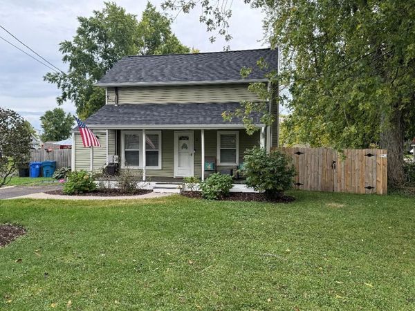 11 Cross Street , Bristol, IL 60512